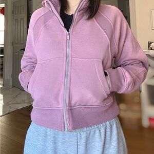 Lululemon Scuba Oversized Full-Zip Hoodie
Velvet Dust color sz xs/s oversized